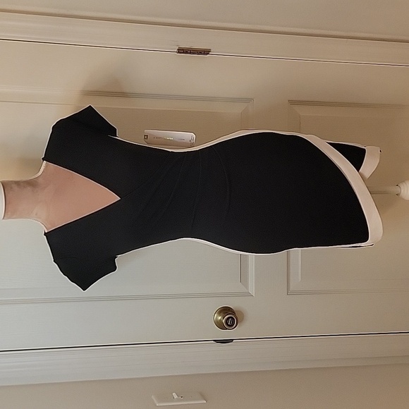 Almost Famous Black and White Bodycon Dress Size Jr M - Picture 1 of 8
